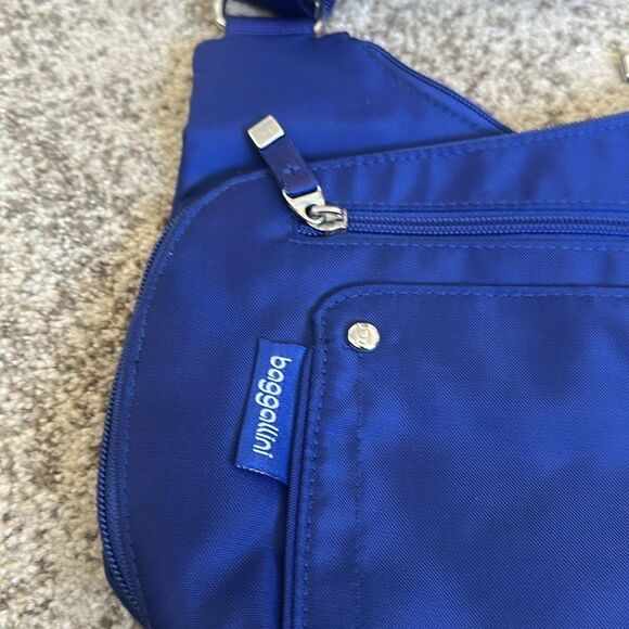 Baggallini Savvy Top Zip Crossbody Bag - Picture 3 of 6